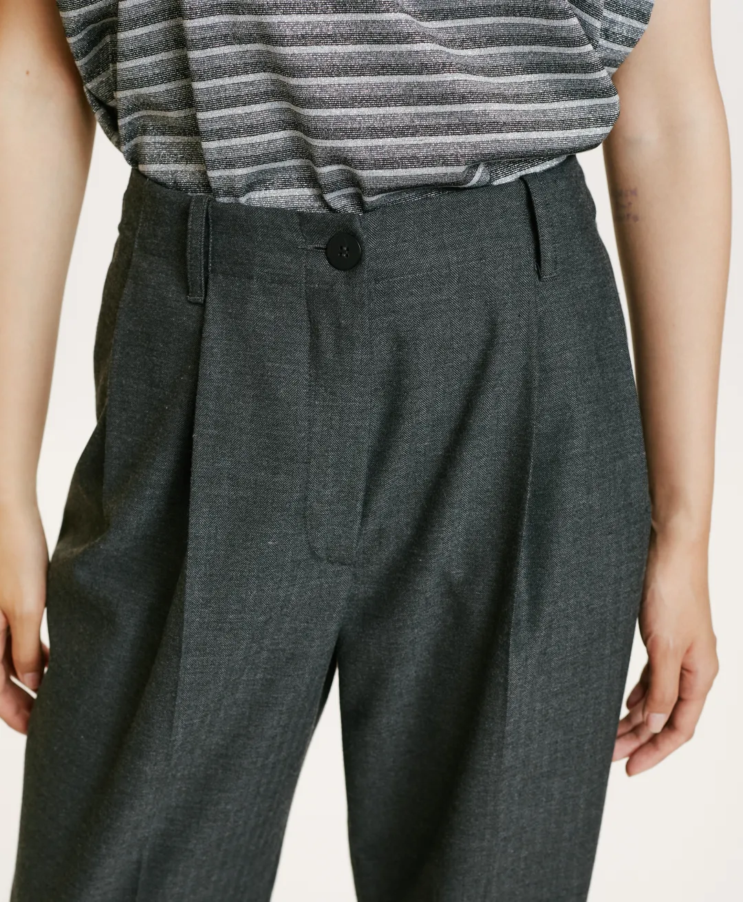 PANTALON SORAI EN CHEVRON VISCOSE LAINE STRETCH - GRIS CHARBON Femme Pantalons