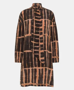 Hot ROBE KIRU EN CRÊPE DE CHINE IMPRIMÉ - NOIR ROSE Femme Robes